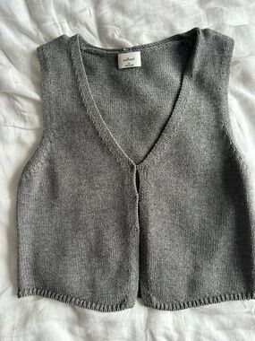 Wilfred Grey Knit V-Neck Sleeveless Top Aritzia